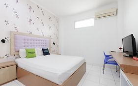 Urbanview Hotel Niraz Syariah Banjarmasin by RedDoorz